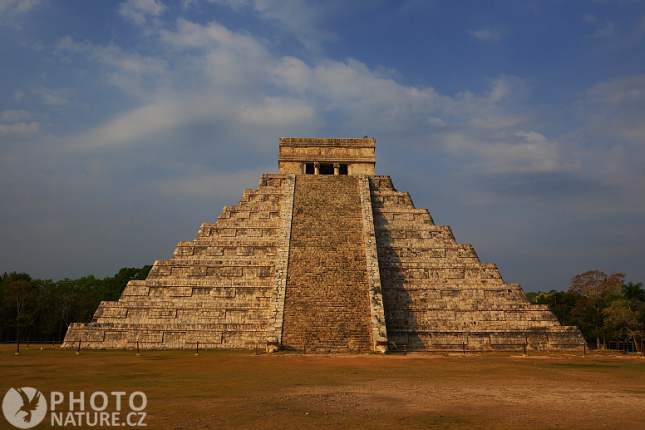 Pyramida v Chitzen Itza, Mexiko